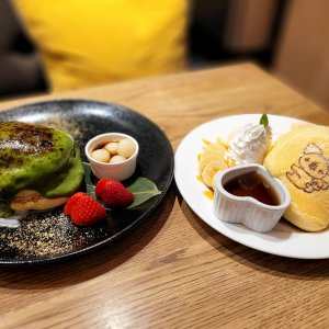 ふわしゅわの新感覚パンケーキが楽しめる穴場カフェ『ワーキングホリデーコネクション』～黒猫スイーツ散歩 原宿表参道編⑥～